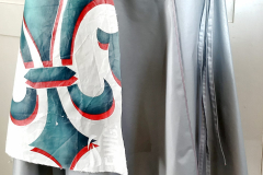 STYLE-WAPPENROCK-LILIE-TOTAL01-GESAMT-scaled